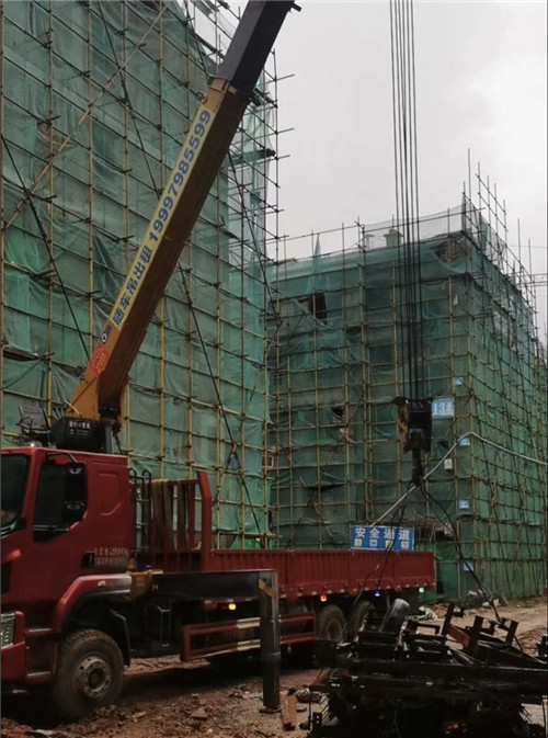安达市“慢工细活”—— 吊车的 “微动控制” 技术