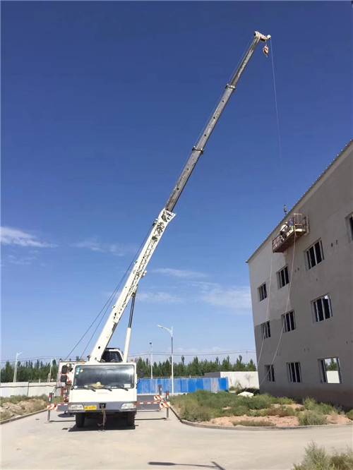 安达市“轻装强干”—— 吊车的 “轻量化臂架” 技术